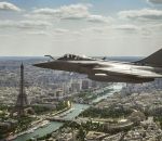 avion Un Rafale au-dessus de Paris