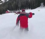 descente ski Skier avec ses chaussures de ski