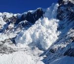 neige Des touristes voient une avalanche de près (Chili)