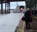 neige chasse-neige Train vs Neige dans une gare