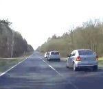 voiture police collision Un automobiliste polonais double une file de voitures