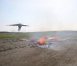 bombardier Eteindre un feu de camp avec un avion bombardier d'eau (Russie)
