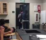professeur Un élève pète un plomb contre son prof (Californie)
