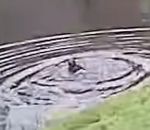sauvetage noyade Un policier sauve un jeune autiste tombé dans un étang