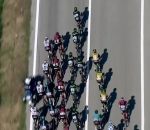 moto course velo Grosse chute dans le peloton à cause d'une moto mal garée (Tour d'Italie)