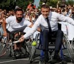 president Emmanuel Macron joue au tennis pour les JO de Paris 2024