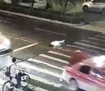 voiture collision passage Une femme se fait renverser par deux voitures dans l'indifférence générale (Chine)