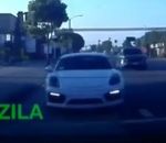porsche derapage Une Porsche essaie de suivre l’accélération d'une Tesla