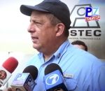 gober president Le président du Costa Rica gobe une guêpe pendant une interview