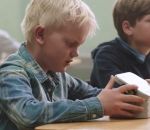 norvege Pub Fosterhjem : Un enfant n'a rien à manger à l'école