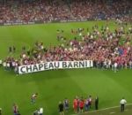hommage Les supporters du FC Bâle envahissent le terrain