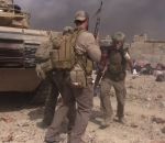 soldat sauvetage Un travailleur humanitaire sauve une fillette des snipers de Daesh (Mossoul)