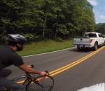 conducteur Un automobiliste renverse volontairement un cycliste (Piste Natchez)