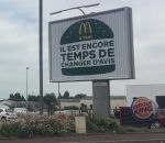 panneau pub Le McDonald's de Granville a de l'humour