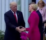president Poignée de main : La première dame polonaise met un vent à Donald Trump