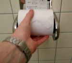 rouleau toilettes Un porte-papier toilette japonais astucieux