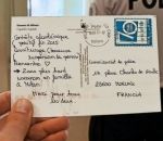 policier Il envoie une carte postale à la police pour les remercier d'avoir confisqué son permis