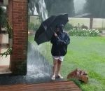 parapluie orage La foudre tombe a côté d'un enfant (Argentine)