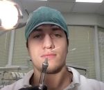 dentiste sang Un dentiste s'arrache une dent (Russie)