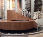 escalier mecanique « La Mécanique de l’Histoire » au Panthéon