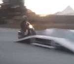 scooter saut Faire du scooter dans un skatepark