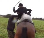 cheval femme Une cavalière cravache un militant anti chasse (Angleterre)