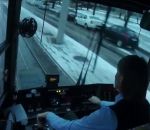 voiture femme collision Une conductrice de tramway imperturbable (Minsk)