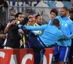 football coup pied Patrice Evra frappe un supporter de l'OM
