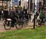 ruban cycliste Des marquages au sol pour aider les cyclistes (Pays-Bas)