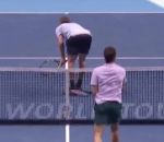 tennis federer concentration Sock déconcentre Federer en montrant son postérieur (ATP Finals 2017)