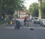 voleur sac Voleurs à l'arraché en scooter vs Piéton
