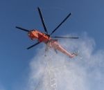 pilote Assemblage d'un pylône électrique avec un hélicoptère (Canada)