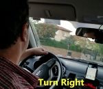 conducteur Un GPS réprimande un conducteur désobéissant