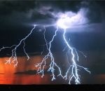 orage eclair Transient, une compilation d'éclairs en 4K