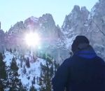 grossmutterloch Le soleil transperce une montagne (Suisse)