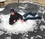 slow saut Briser la glace d'un trampoline