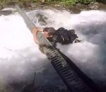 chute eau riviere Il sauve son ami tombé dans un rapide (Canada)