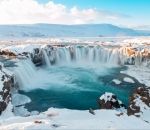 cascade La chute d'eau Goðafoss (Islande)