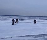 courir vague Pêcheurs vs Vague sous la glace