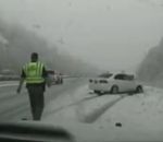 route voiture neige Policier en intervention heurté par une voiture (Utah)