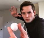balle Tour de magie avec une balle de ping pong