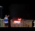 feu explosion homme Un barbecue impressionnant
