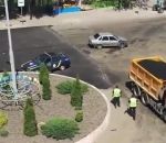 police rond-point Une automobiliste nargue des policiers (Ukraine)