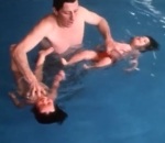bebe Les bébés nageurs dans un reportage de 1973
