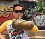 parc disney gant Le « Gant de Thanos » gobelet chez Disneyland