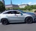 voiture toit Regis drifte avec sa Mercedes dans un rond-point (Nantes)