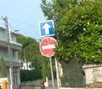 carrefour Signalisation étrange à Aix-en-Provence