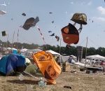 tente vent Tourbillon de tentes dans un festival 