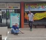 bagarre rue Bagarre hilarante entre deux hommes ivres