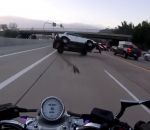 moto percuter autoroute Un motard percuté par un SUV pendant un accident